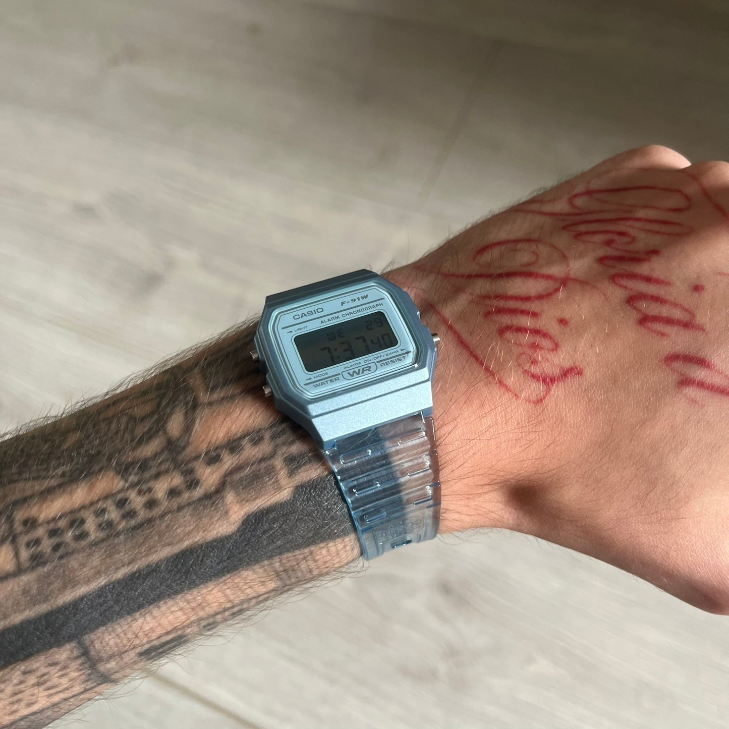 Custom Casio F-91W Blue digital watch featuring a Argentina Flag filter screen. Slim 8.5 mm profile, lightweight 21 g build and flexible bio-based resin band ensure lasting comfort. Includes alarm, stopwatch, and microlight function for everyday functionality.