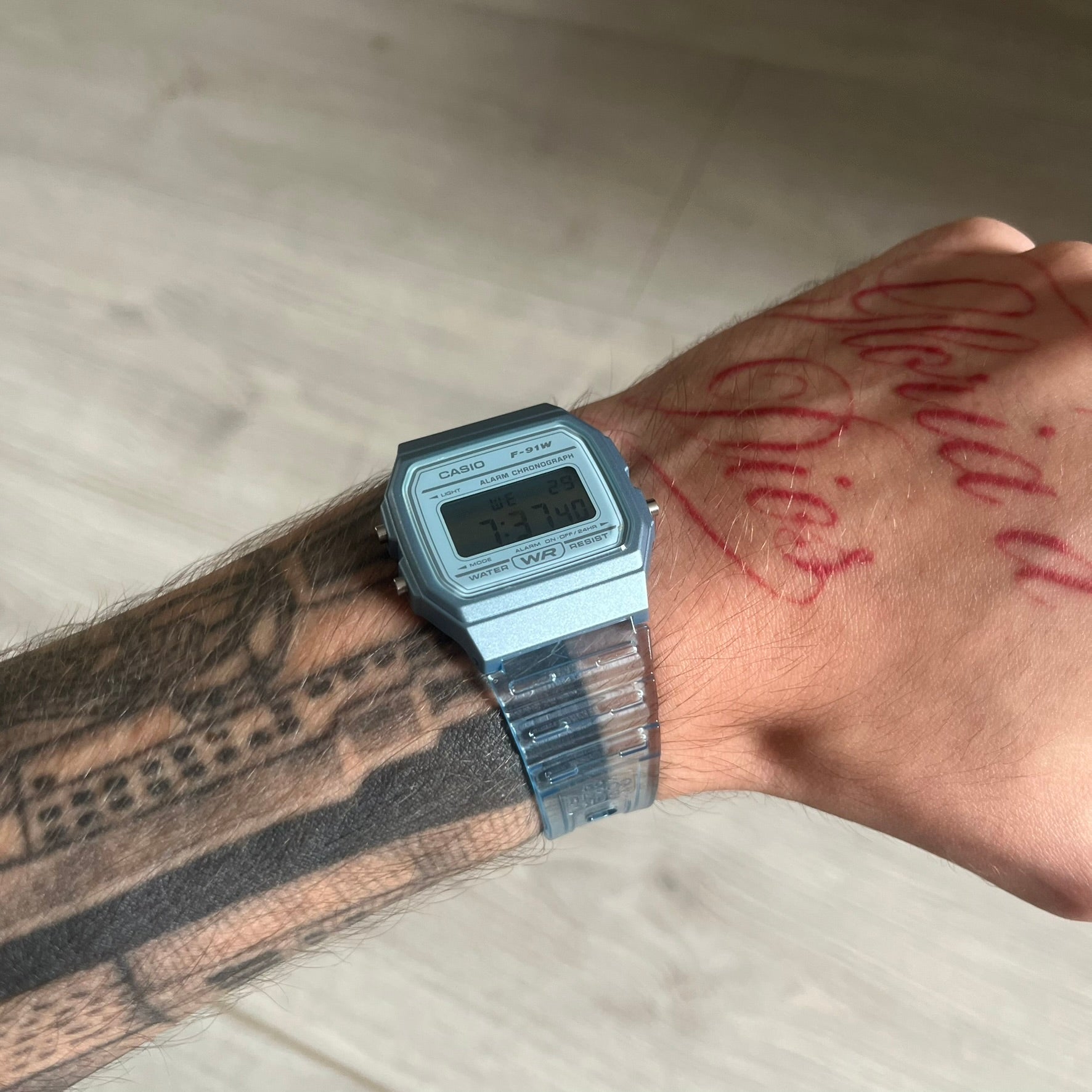 Custom Casio F-91W Blue digital watch featuring a Argentina Flag filter screen. Slim 8.5 mm profile, lightweight 21 g build and flexible bio-based resin band ensure lasting comfort. Includes alarm, stopwatch, and microlight function for everyday functionality.