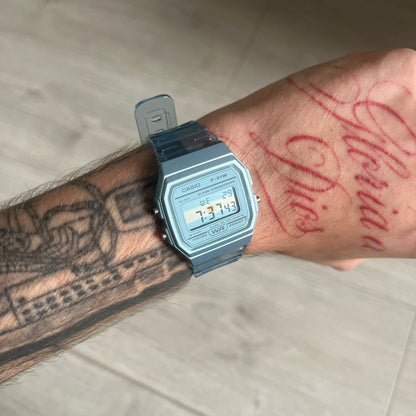 Custom Casio F-91W Blue digital watch featuring a Argentina Flag filter screen. Slim 8.5 mm profile, lightweight 21 g build and flexible bio-based resin band ensure lasting comfort. Includes alarm, stopwatch, and microlight function for everyday functionality.