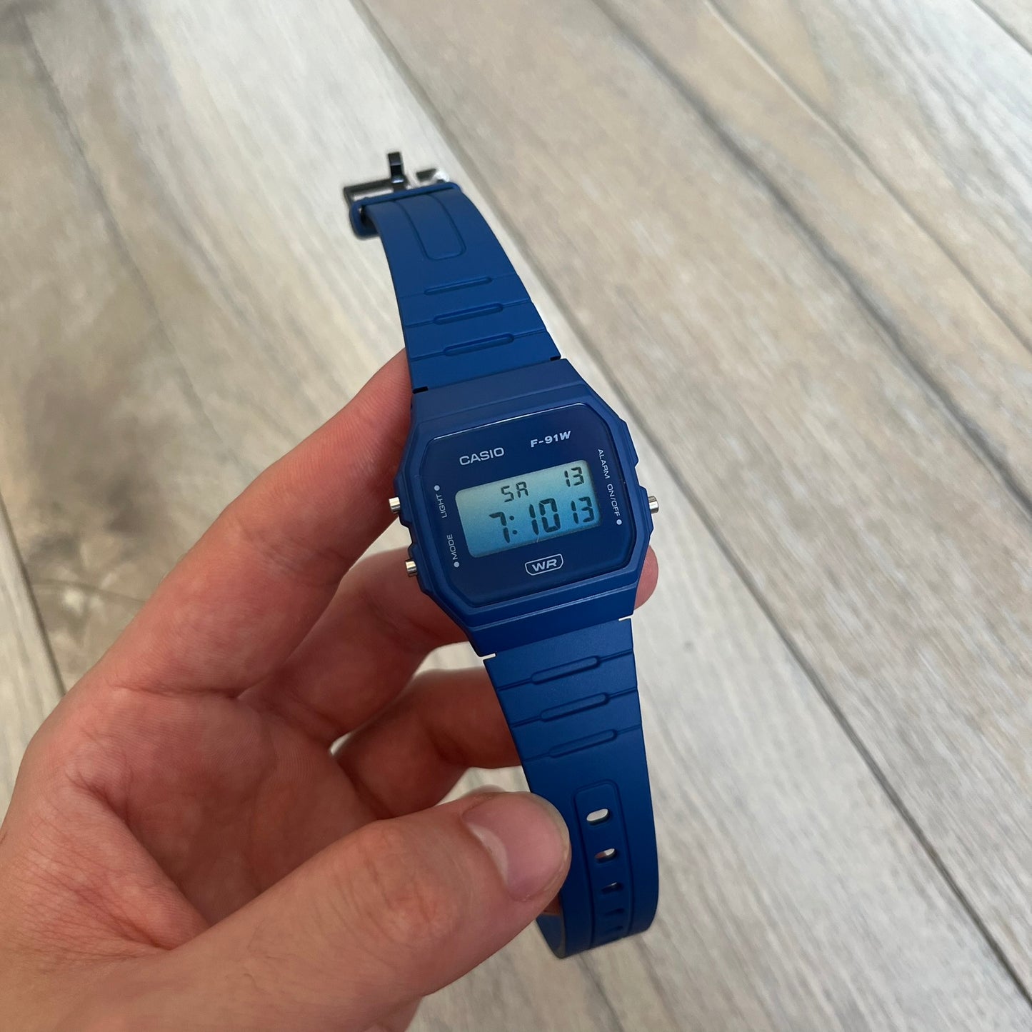 Custom Casio F-91W Dark blue digital watch featuring a Gradient blue filter screen. Slim 8.5 mm profile, lightweight 21 g build and flexible resin band ensure lasting comfort. Includes alarm, stopwatch, and microlight function for everyday functionality.