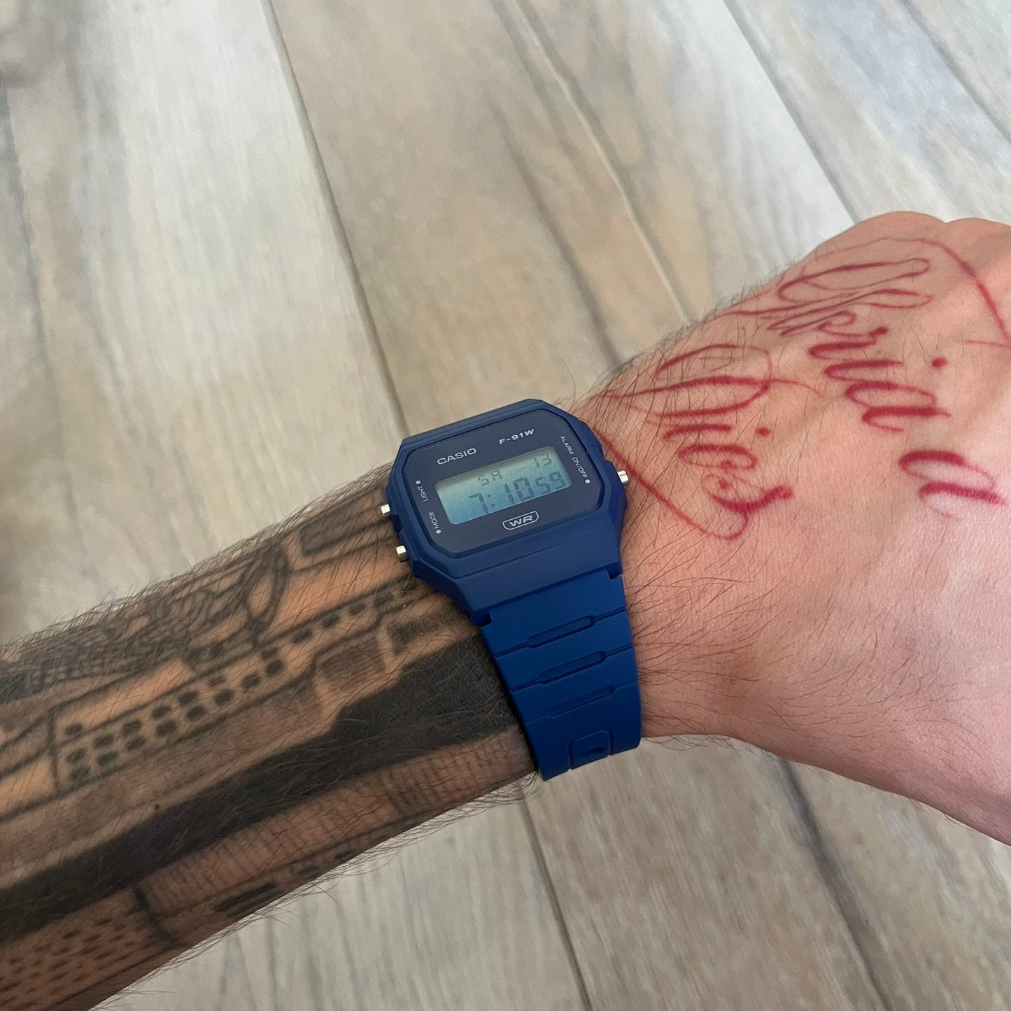 Custom Casio F-91W Dark blue digital watch featuring a Gradient blue filter screen. Slim 8.5 mm profile, lightweight 21 g build and flexible resin band ensure lasting comfort. Includes alarm, stopwatch, and microlight function for everyday functionality.