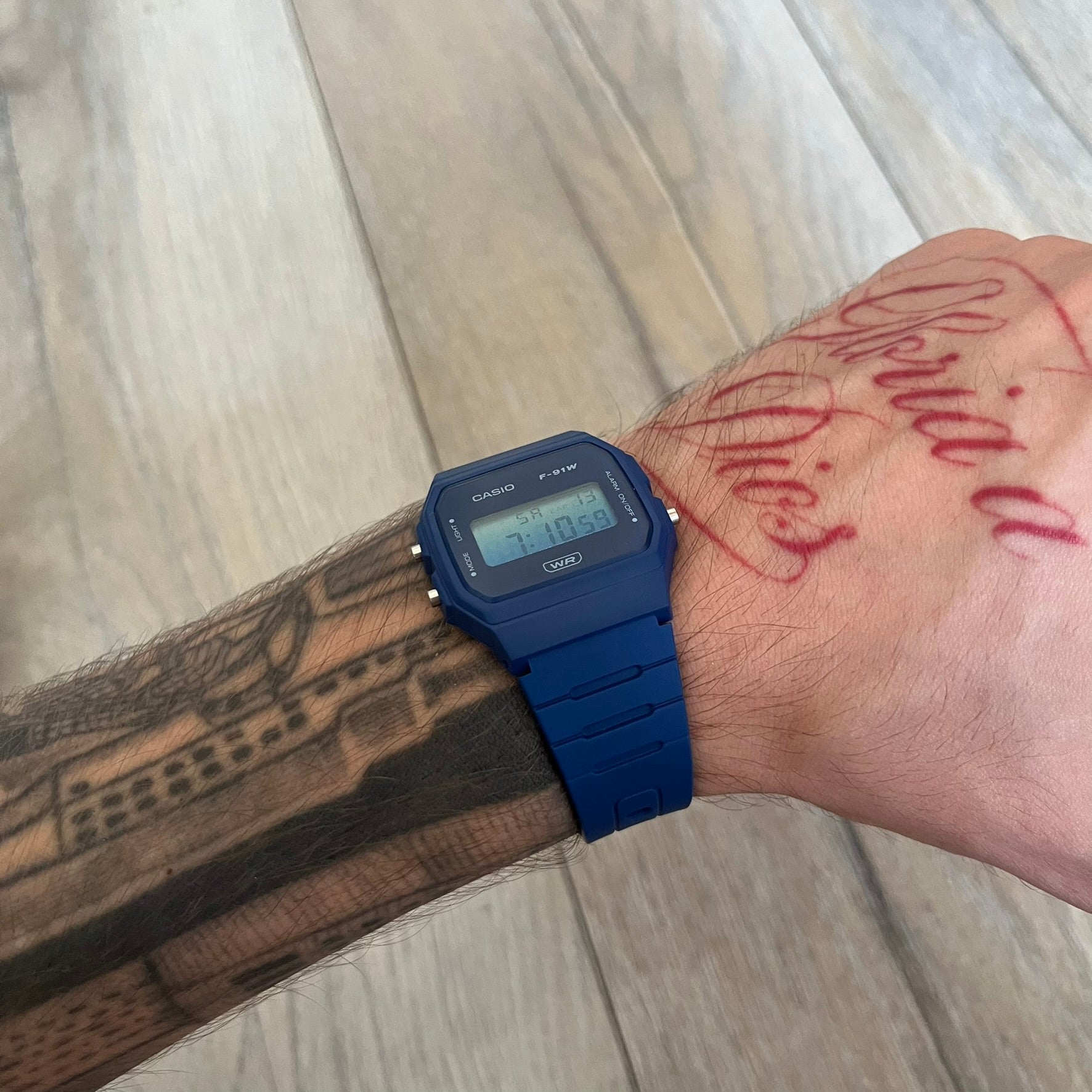 Custom Casio F-91W Dark blue digital watch featuring a Gradient blue filter screen. Slim 8.5 mm profile, lightweight 21 g build and flexible resin band ensure lasting comfort. Includes alarm, stopwatch, and microlight function for everyday functionality.