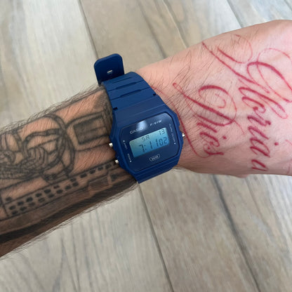 Custom Casio F-91W Dark blue digital watch featuring a Gradient blue filter screen. Slim 8.5 mm profile, lightweight 21 g build and flexible resin band ensure lasting comfort. Includes alarm, stopwatch, and microlight function for everyday functionality.