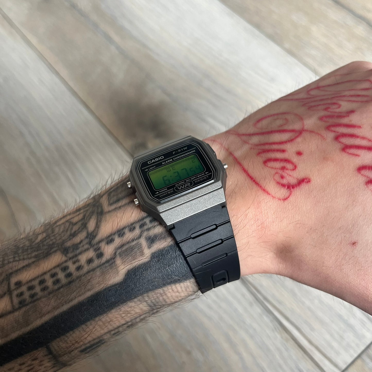 Custom Casio F-91W Black and silver digital watch featuring a Green gradient filter screen. Slim 8.5 mm profile, lightweight 21 g build and flexible bio-based resin band ensure lasting comfort. Includes alarm, stopwatch, and microlight function for everyday functionality.