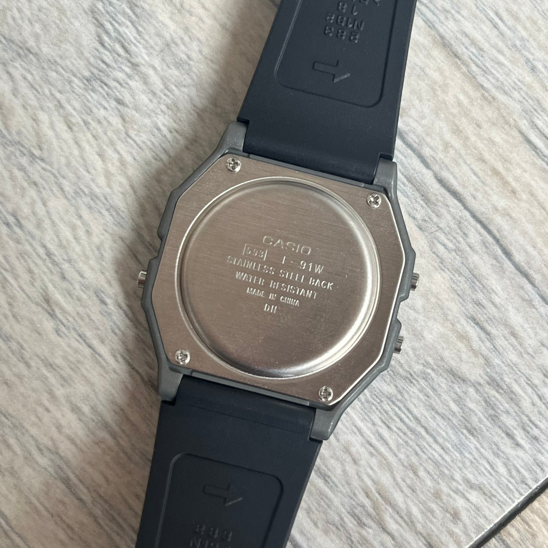 Custom Casio F-91W Black and silver digital watch featuring a Green gradient filter screen. Slim 8.5 mm profile, lightweight 21 g build and flexible bio-based resin band ensure lasting comfort. Includes alarm, stopwatch, and microlight function for everyday functionality.