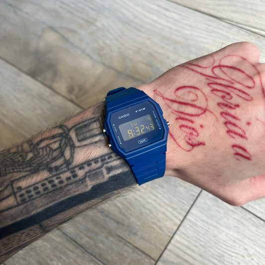 Custom Casio F-91W Dark blue digital watch featuring a matching Inverted Blue filter screen. Slim 8.5 mm profile, lightweight 21 g build and flexible resin band ensure lasting comfort. Includes alarm, stopwatch, and microlight function for everyday functionality.