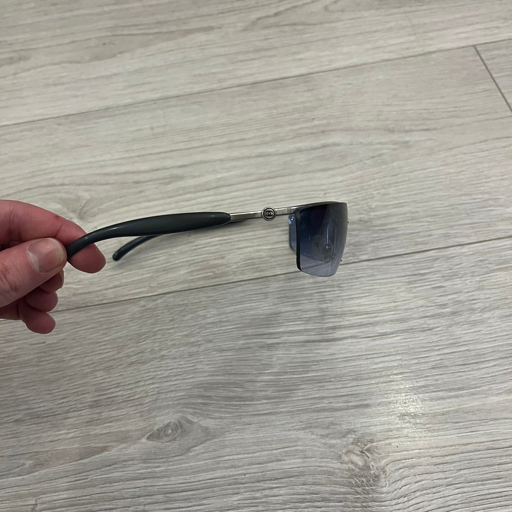 Chanel 4008 Rimless Silver Sunglasses with blue gradient lenses, combining a futuristic rimless design with vintage early 2000s style. Features CC logos on the temples, Chanel engraving on the bridge, and a silver metal frame. Made in Italy with CE certification.
