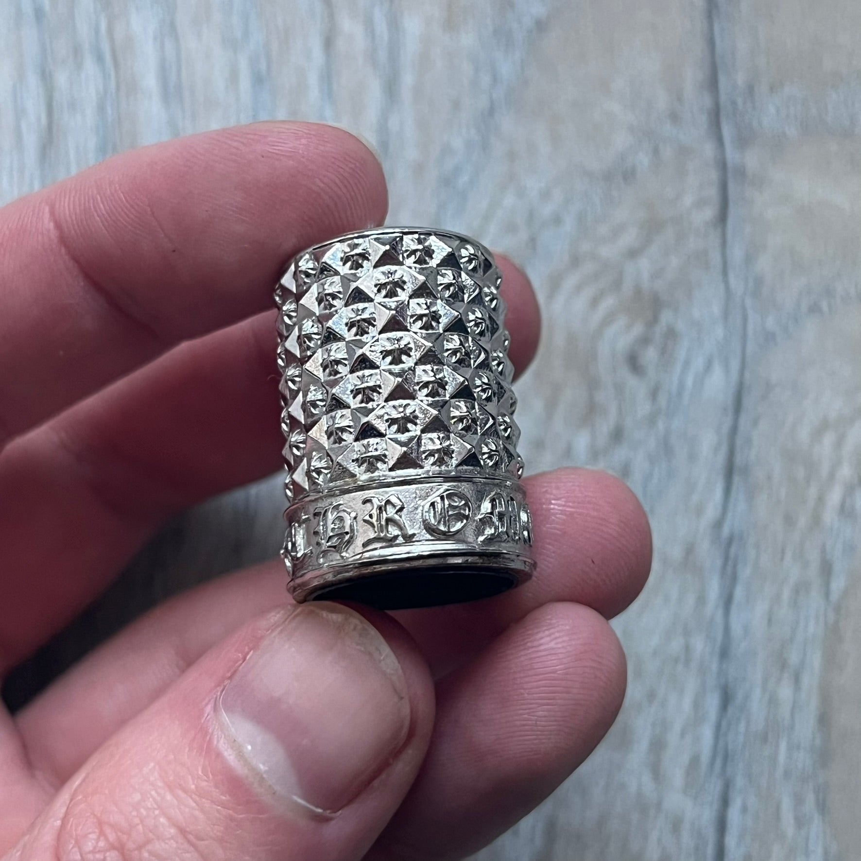 Chrome Hearts +22+ Roll-On Perfume – único13