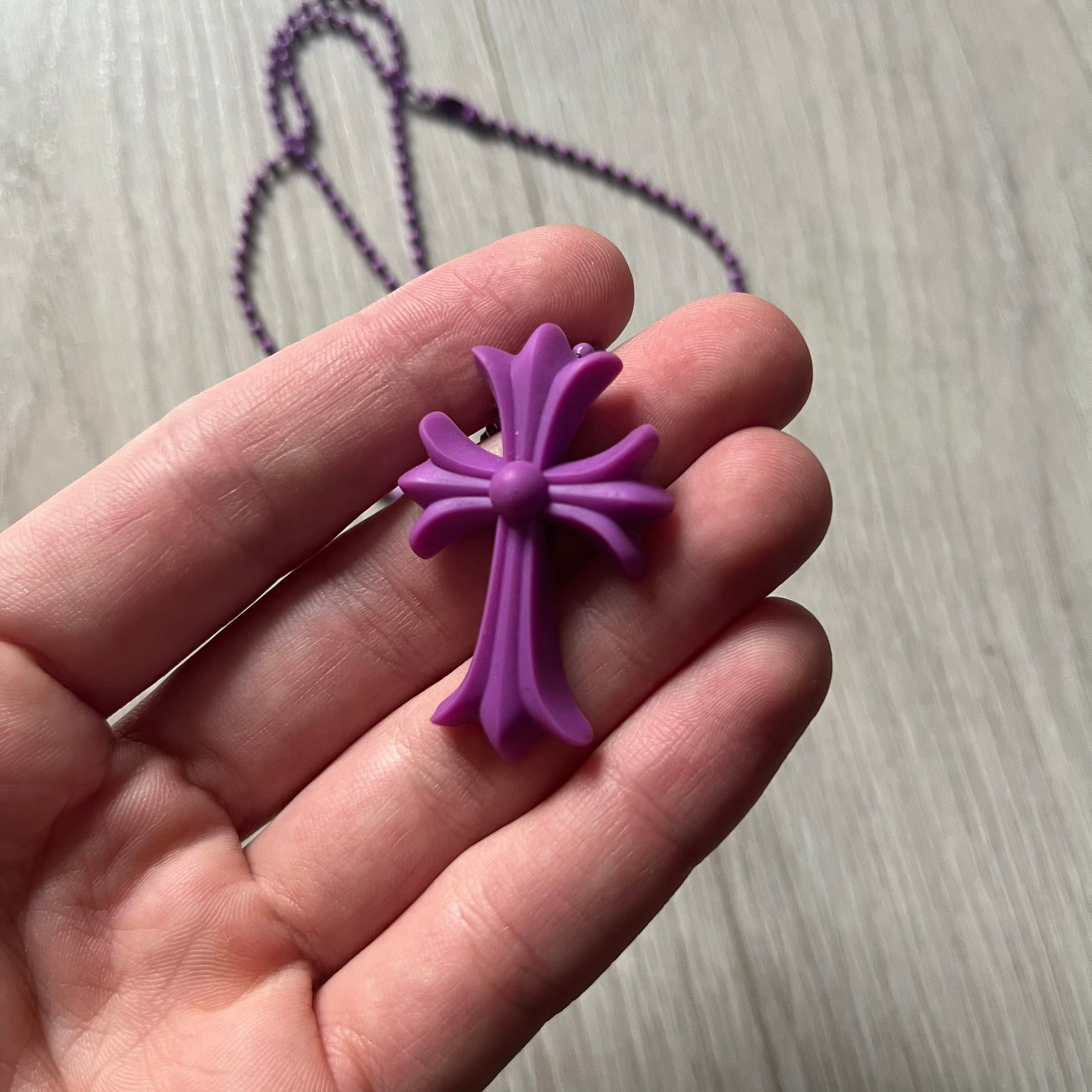 Chrome Hearts 'Silichrome' Cross Purple Necklace – único13