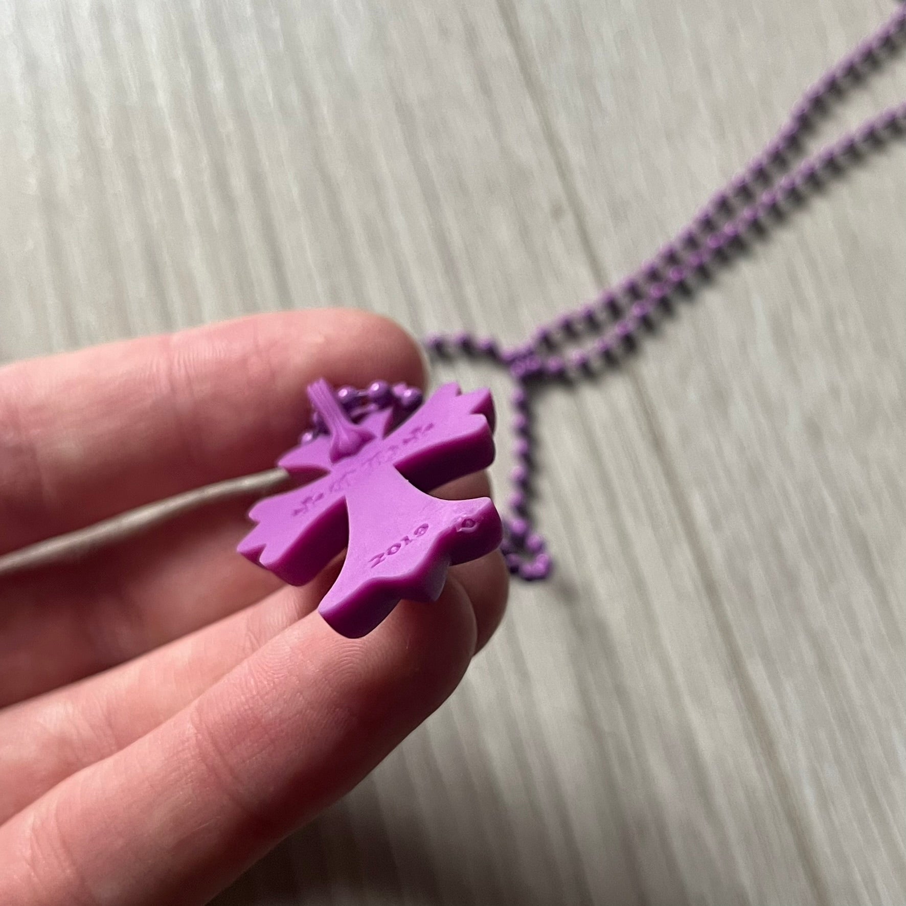 Chrome Hearts 'Silichrome' Cross Purple Necklace – único13