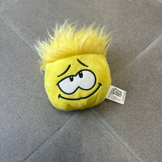 Club Penguin Series 2 Yellow Puffle Plushie was Released in 2009 by Disney and Jakks Pacific, featuring a looking up embroidered face, troll-like hair and a half plush half beanie body. It comes with a Disney-licensed tag.