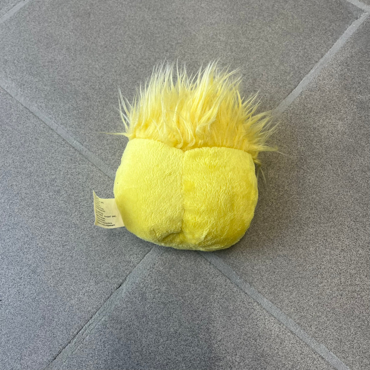 Club Penguin Series 2 Yellow Puffle Plushie was Released in 2009 by Disney and Jakks Pacific, featuring a looking up embroidered face, troll-like hair and a half plush half beanie body. It comes with a Disney-licensed tag.
