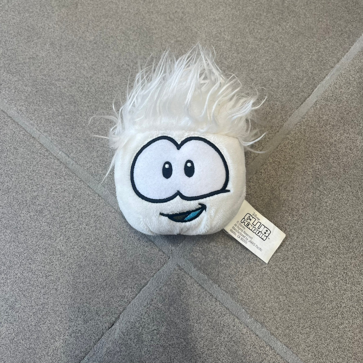Club Penguin Series 3 White Puffle Plushie was Released in 2009 by Disney and Jakks Pacific, featuring a happy embroidered face, troll-like hair and a half plush half beanie body. It comes with a Disney-licensed tag.
