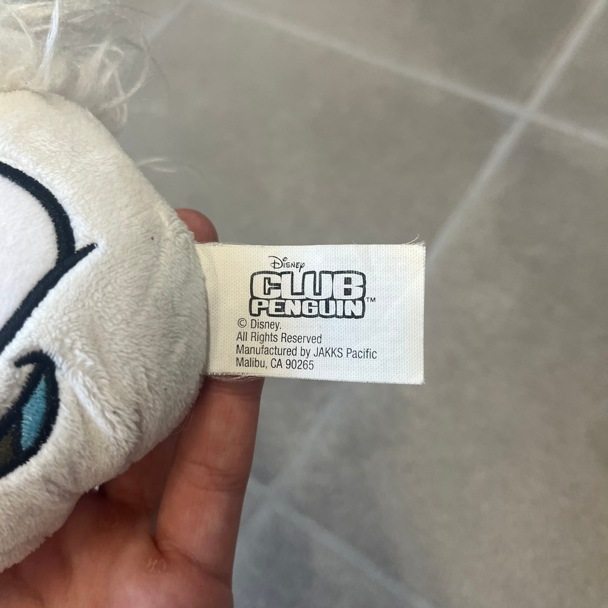 Club Penguin Series 3 White Puffle Plushie was Released in 2009 by Disney and Jakks Pacific, featuring a happy embroidered face, troll-like hair and a half plush half beanie body. It comes with a Disney-licensed tag.