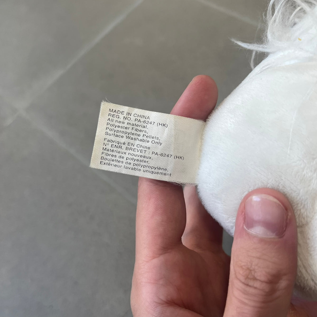 Club Penguin Series 3 White Puffle Plushie was Released in 2009 by Disney and Jakks Pacific, featuring a happy embroidered face, troll-like hair and a half plush half beanie body. It comes with a Disney-licensed tag.