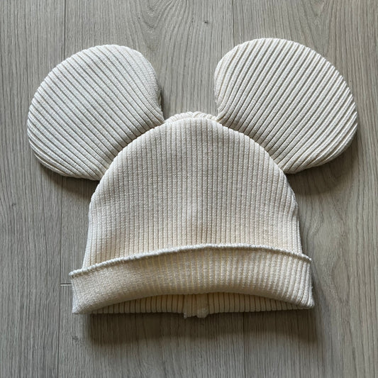Released in Autumn/Winter 2018, this Comme des Garçons beanie playfully reimagines the classic knit hat with ‘Mickey Mouse’-inspired ears. Crafted in an off-white shade with ribbed detailing, it balances fun design with signature CDG avant-garde flair. A standout seasonal accessory with a collectible edge.