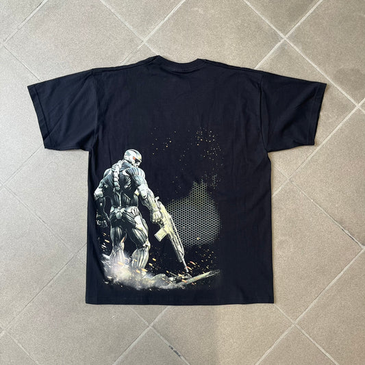 Crysis 2 Promo 2011 Black Tee features a black design with a small Crysis 2 logo on the front right chest printed over a mesh-style graphic inspired by the game. The back features a large graphic of a Force Recon Marine holding a weapon, combined with additional futuristic mesh details from the Crysis universe. Made on a Fruit of the Loom blank.
