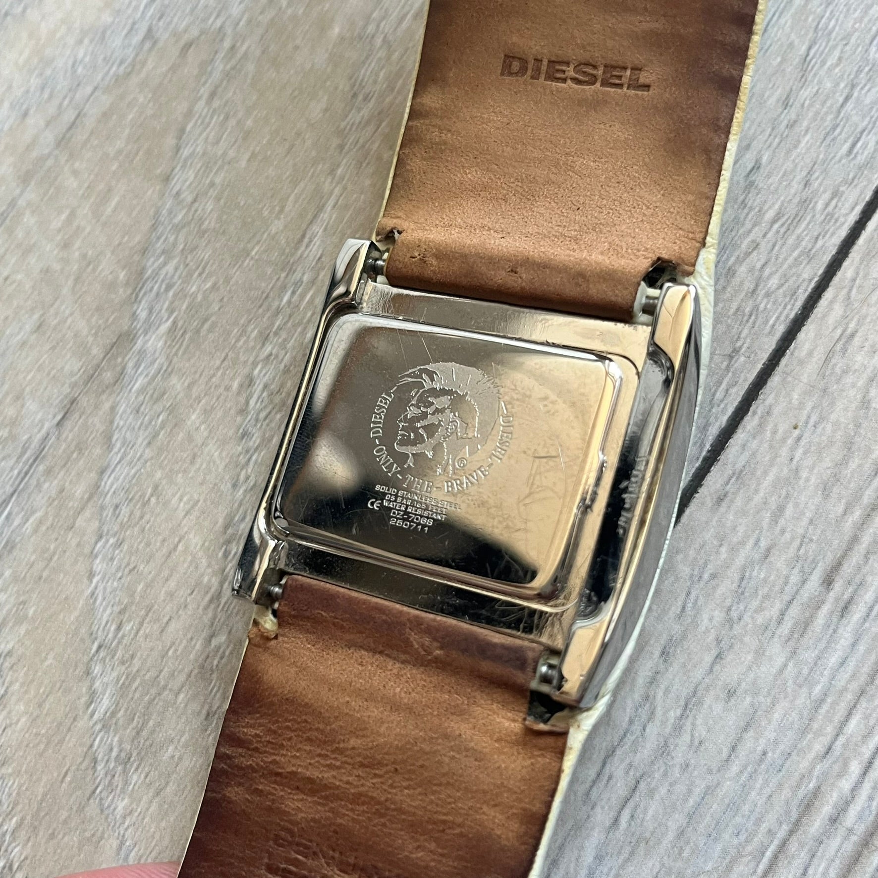 Diesel DZ7068 Studded Leather Strap Digital Watch – único13