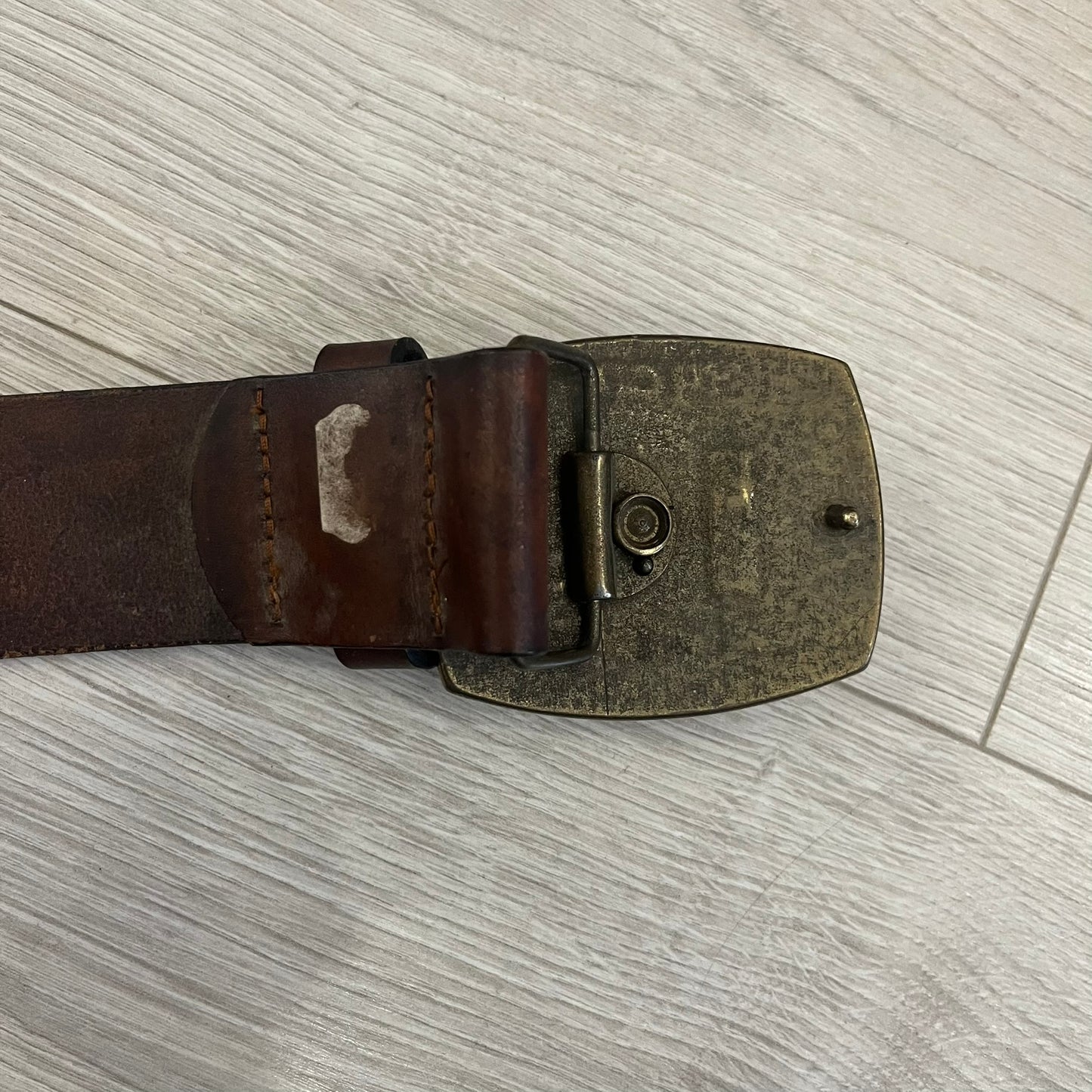 Diesel “Only The Brave” leather belt crafted in Italy from 100% brown leather and finished with a metal buckle with leather front. The buckle displays the Mohawk Warrior helmet motif with surrounding Diesel branding for an iconic look.