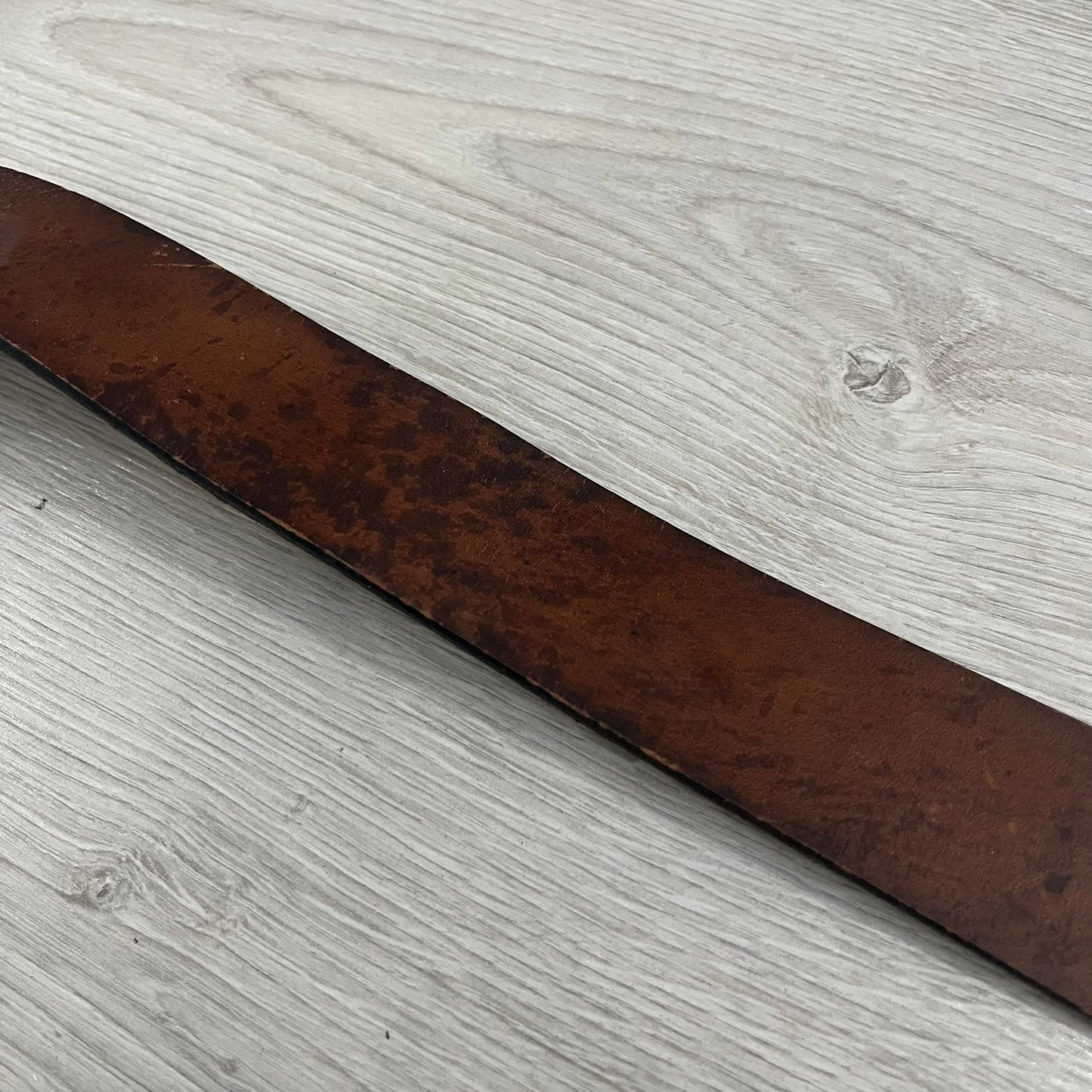 Diesel “Only The Brave” leather belt crafted in Italy from 100% brown leather and finished with a metal buckle with leather front. The buckle displays the Mohawk Warrior helmet motif with surrounding Diesel branding for an iconic look.