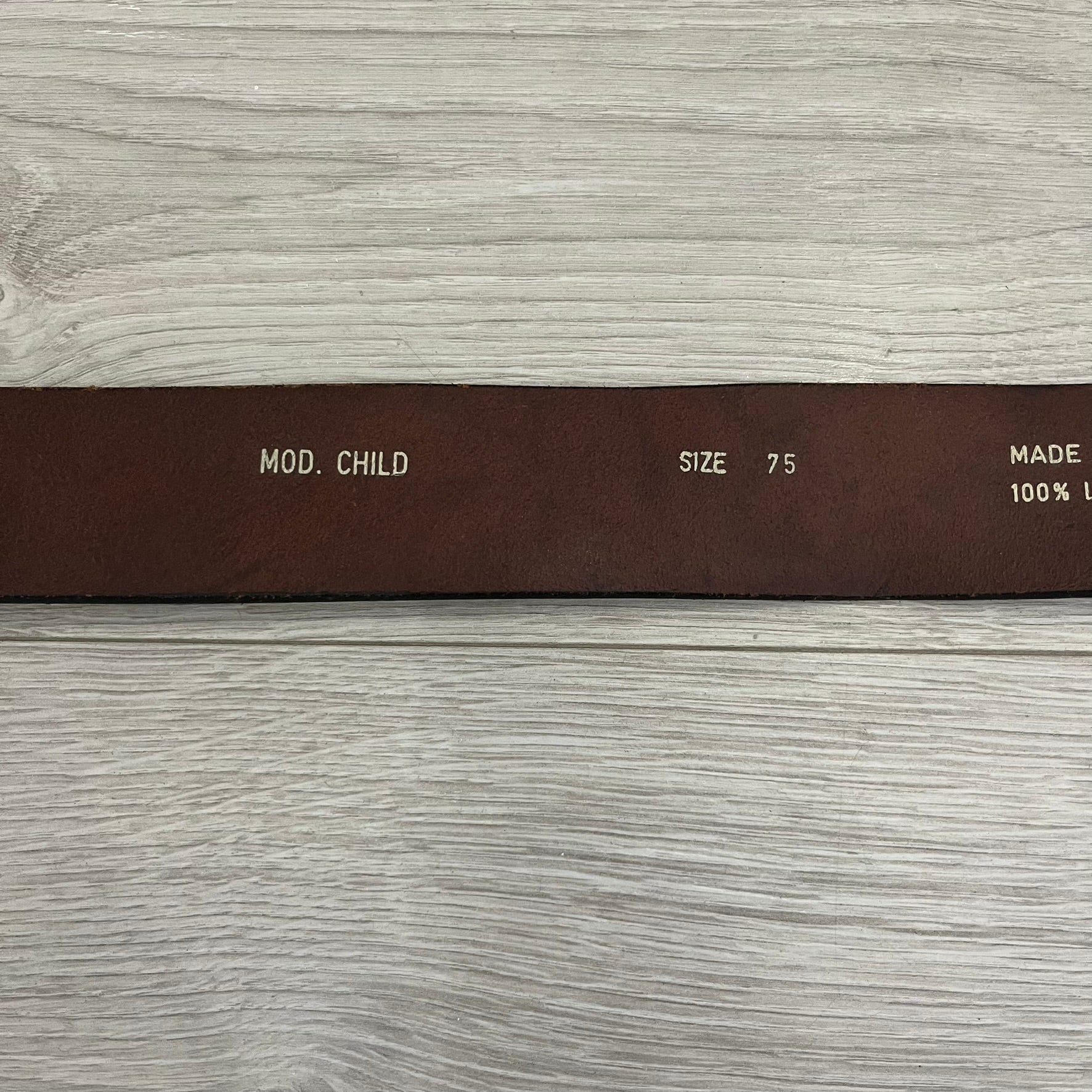 Diesel “Only The Brave” leather belt crafted in Italy from 100% brown leather and finished with a metal buckle with leather front. The buckle displays the Mohawk Warrior helmet motif with surrounding Diesel branding for an iconic look.