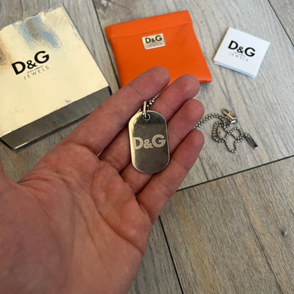 Dolce &amp; Gabbana plain logo dog tag necklace in silver-tone stainless steel, featuring the iconic D&amp;G logo engraved on a sleek tag. Suspended on a classic ball chain with a regulated size. A versatile accessory that combines minimal branding with everyday wearability.
