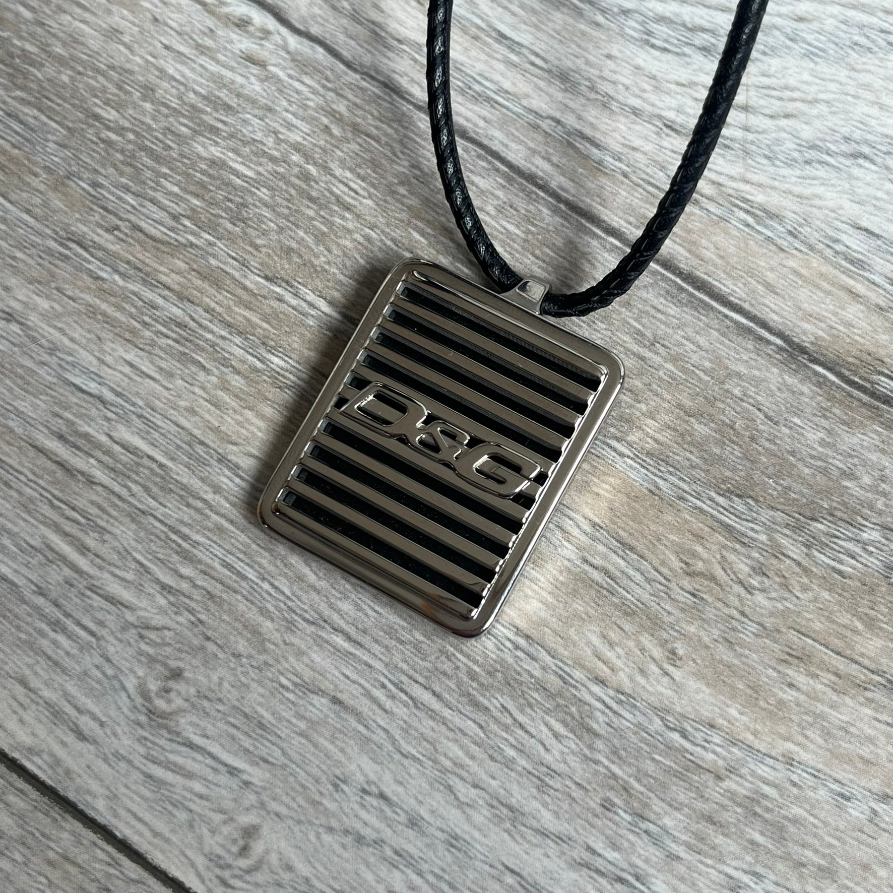 Dolce & Gabbana 2000's Radiator Necklace – único13