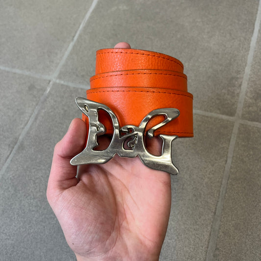 Dolce &amp; Gabbana 2008 Butterfly Buckle Orange Leather Belt from the AW2008 collection. Crafted from smooth orange leather with visible edge stitching, this belt features a big silver-tone D&amp;G logo buckle shaped in a butterfly-style form. The buckle has a polished metal finish, while the belt itself is made from 100% leather and retains a clean, structured profile. An original seasonal accessory from Dolce &amp; Gabbana’s AW2008 season.