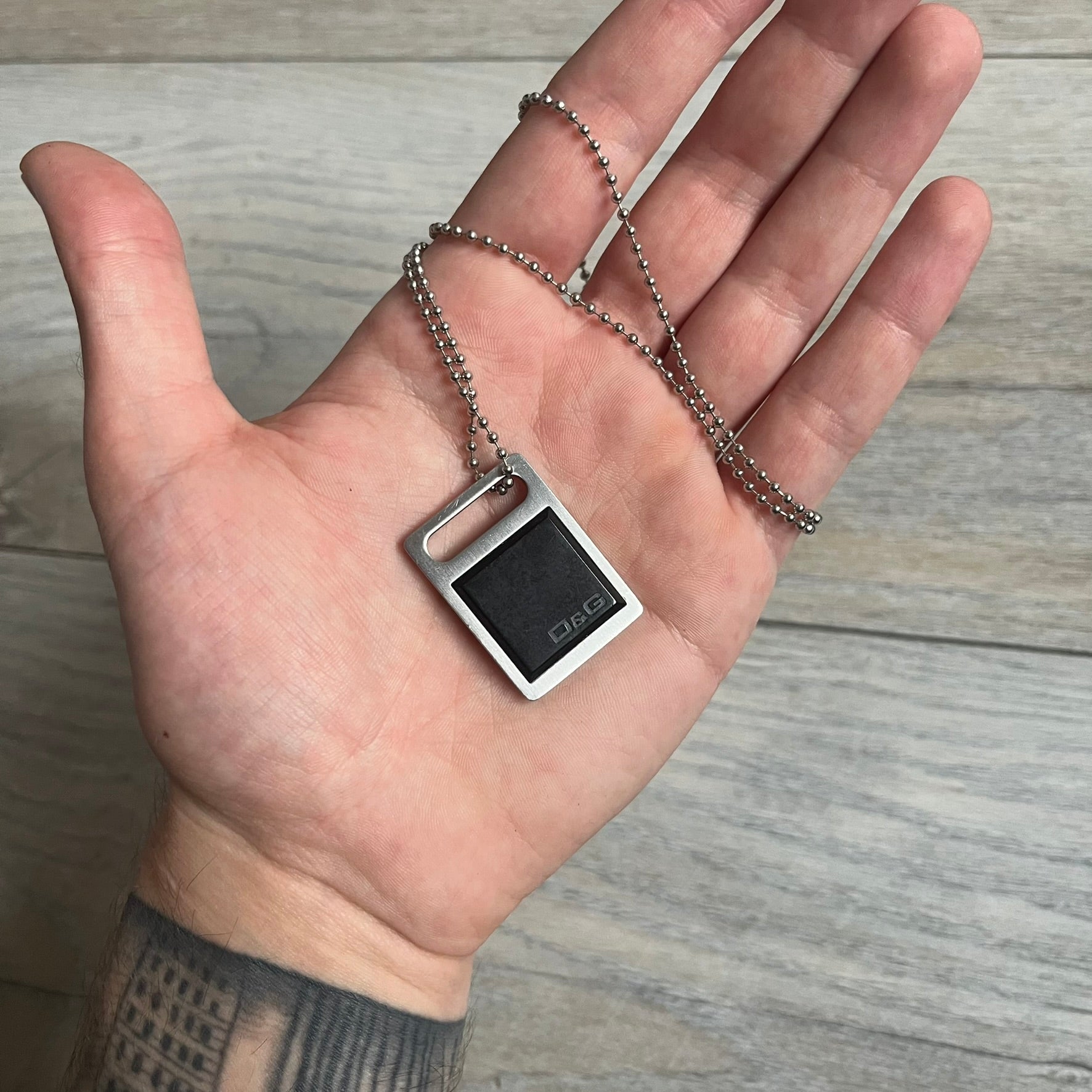 Dolce & Gabbana DJ0430 Black Stone Necklace – único13