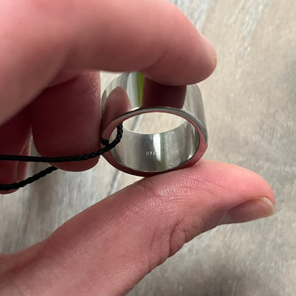 Dolce & Gabbana DJ0836 Ring is made from silver-tone metal and features three raised square elements set across the top. Next to the squares, there is a small engraved D&G logo. The ring has a clean, minimal design and is marked with model code DJ0836.