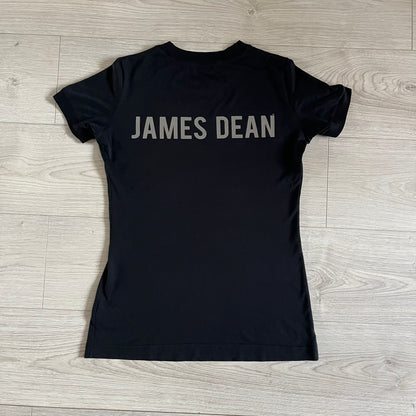 This Dolce &amp; Gabbana James Dean Black Tee features a premium Italian-made cotton construction with a front portrait of James. The design includes pretty big white/grey “James Dean” text across the upper back. The t-shirt celebrates the lasting influence of James Dean, a defining figure of mid-century cinema.