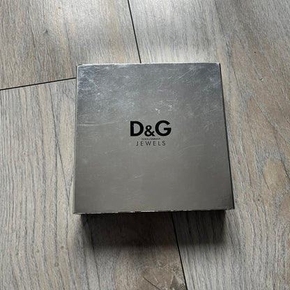 Dolce &amp; Gabbana plain logo dog tag necklace in silver-tone stainless steel, featuring the iconic D&amp;G logo engraved on a sleek tag. Suspended on a classic ball chain with a regulated size. A versatile accessory that combines minimal branding with everyday wearability.