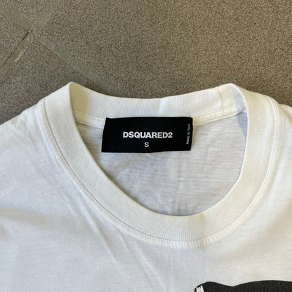 Dsquared2 SS2015 “Free Your Mind” T-shirt is a white cotton tee with a front graphic that features a black Basquiat-inspired figure scratching his brain with “Free Your Mind and the Rest Will Follow” text in a contrasting design. The piece is made in Italy and 100% cotton.