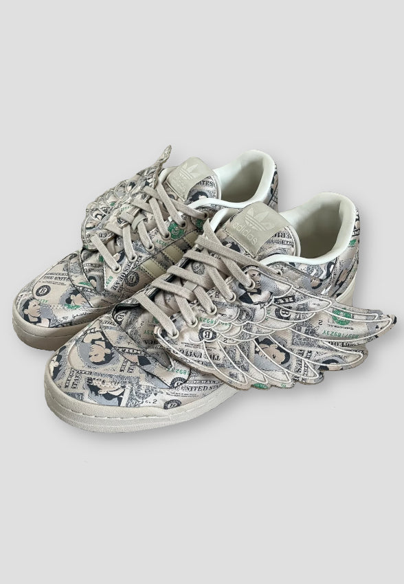 Step up your shoe game with the footwear collection at Único13. From sneakers and boots to versatile casual shoes, explore high-quality pieces designed for style, comfort, and every occasion. Complete your look with statement designs, timeless classics, and trend-forward options that elevate your wardrobe.