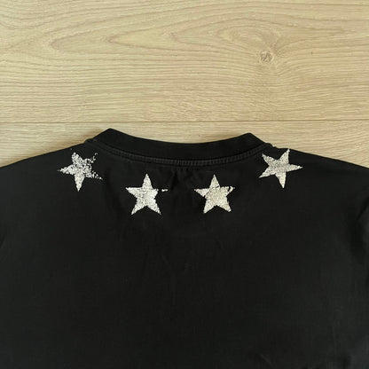 This Givenchy Distressed Black Stars Tee features the label’s iconic star motif from the FW18 season, with five stars across the front collar and four at the back. Crafted in Portugal from 100% cotton, it offers a slim fit and a soft, ribbed crewneck finish. A sought-after Givenchy stars shirt, and yes the distressed stars are intentional, not due to wear.