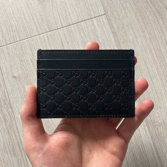 Gucci Microguccissima Black Cardholder crafted in Italy from premium black calf leather with the iconic Microguccissima pattern. Features five card slots, including a central compartment for bills or additional cards. Compact and refined, this Gucci leather card case combines durability with timeless design.
