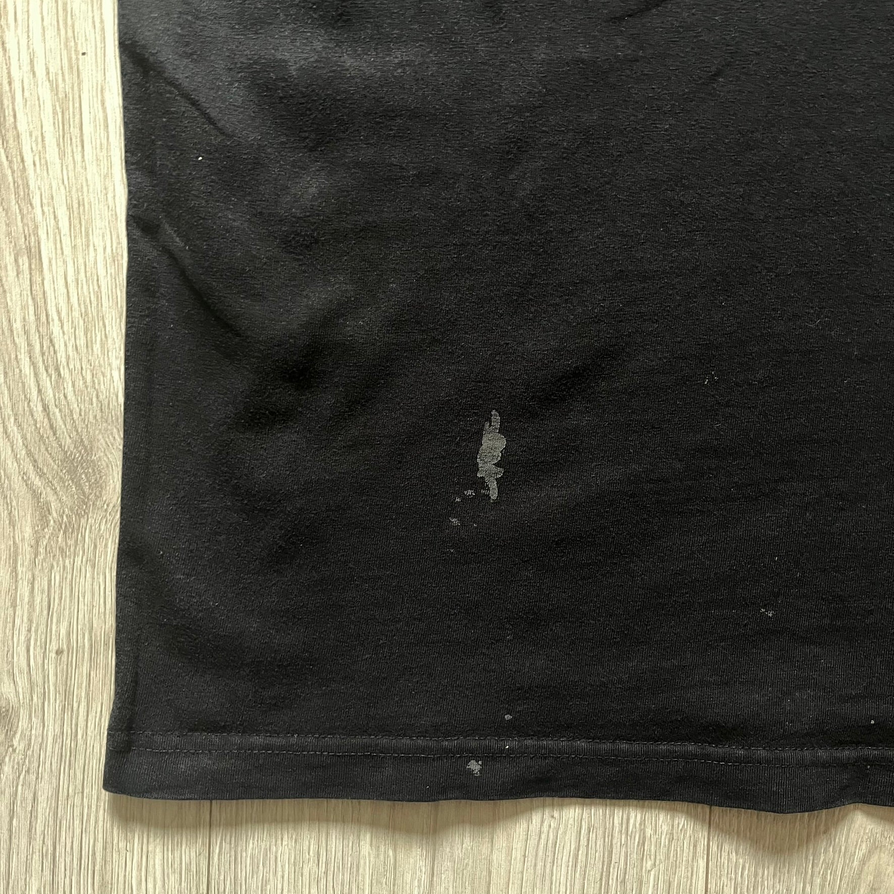  Harley Davidson Grand Island 2000’s Tee featuring a fiery Harley Davidson Motorcycles logo on the front and a USA flag graphic with Harley branding and “Grand Island, NE” text on the back. Classic black vintage tee with a timeless biker aesthetic.