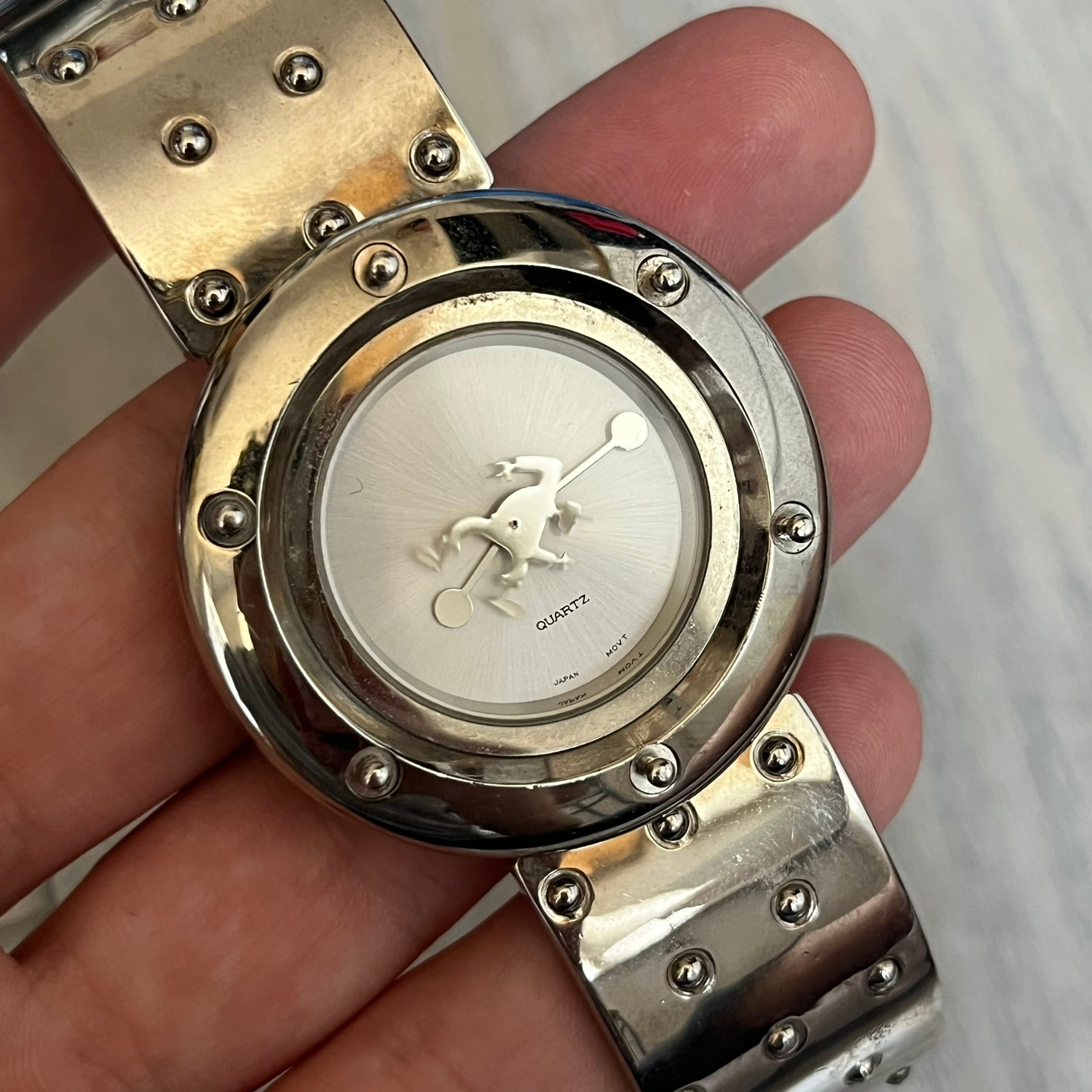 Hi-Tek Alexander White Dial 90's Analog Watch – único13