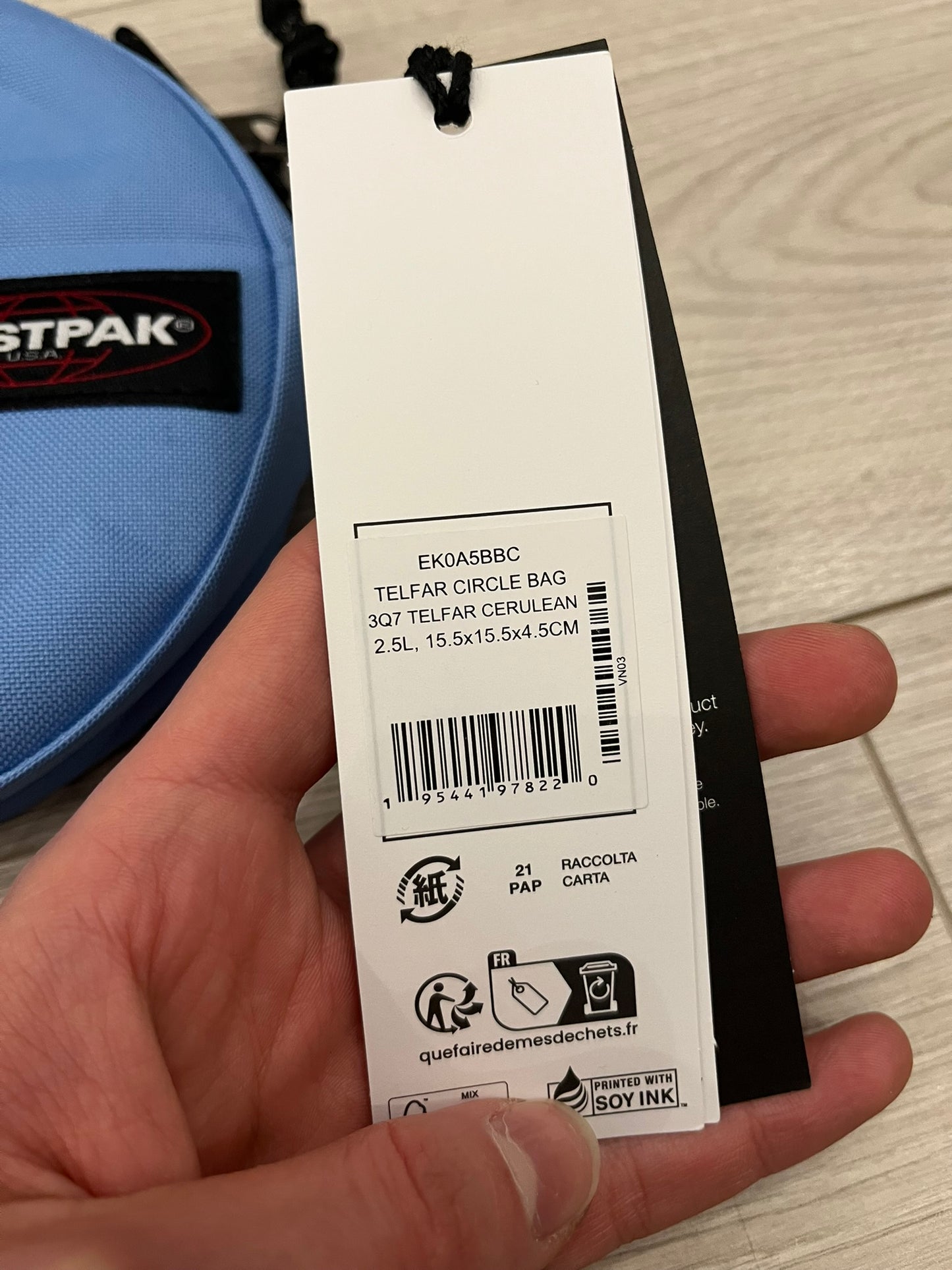 eastpak circle shoulder bag