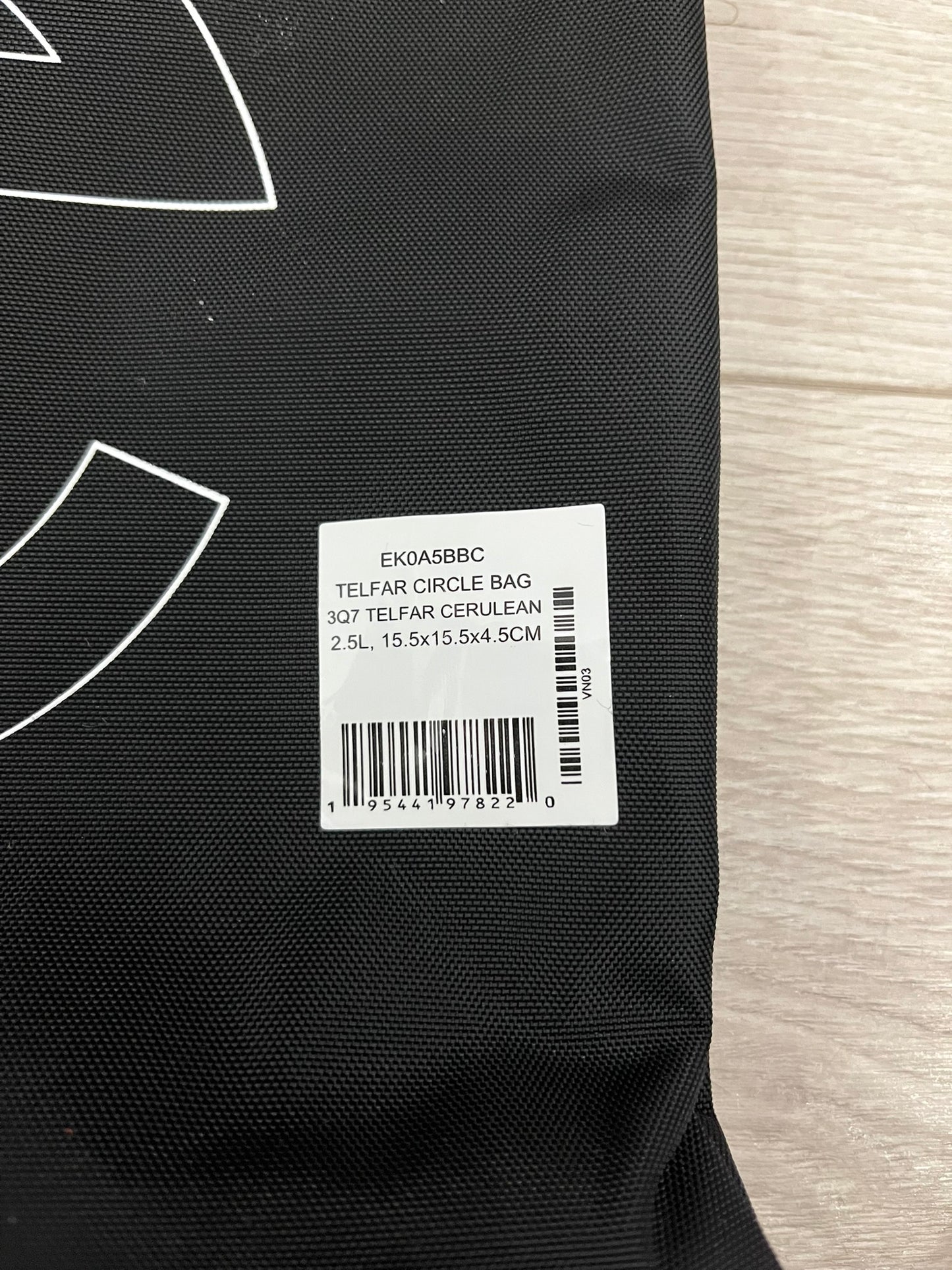 eastpak circle shoulder bag