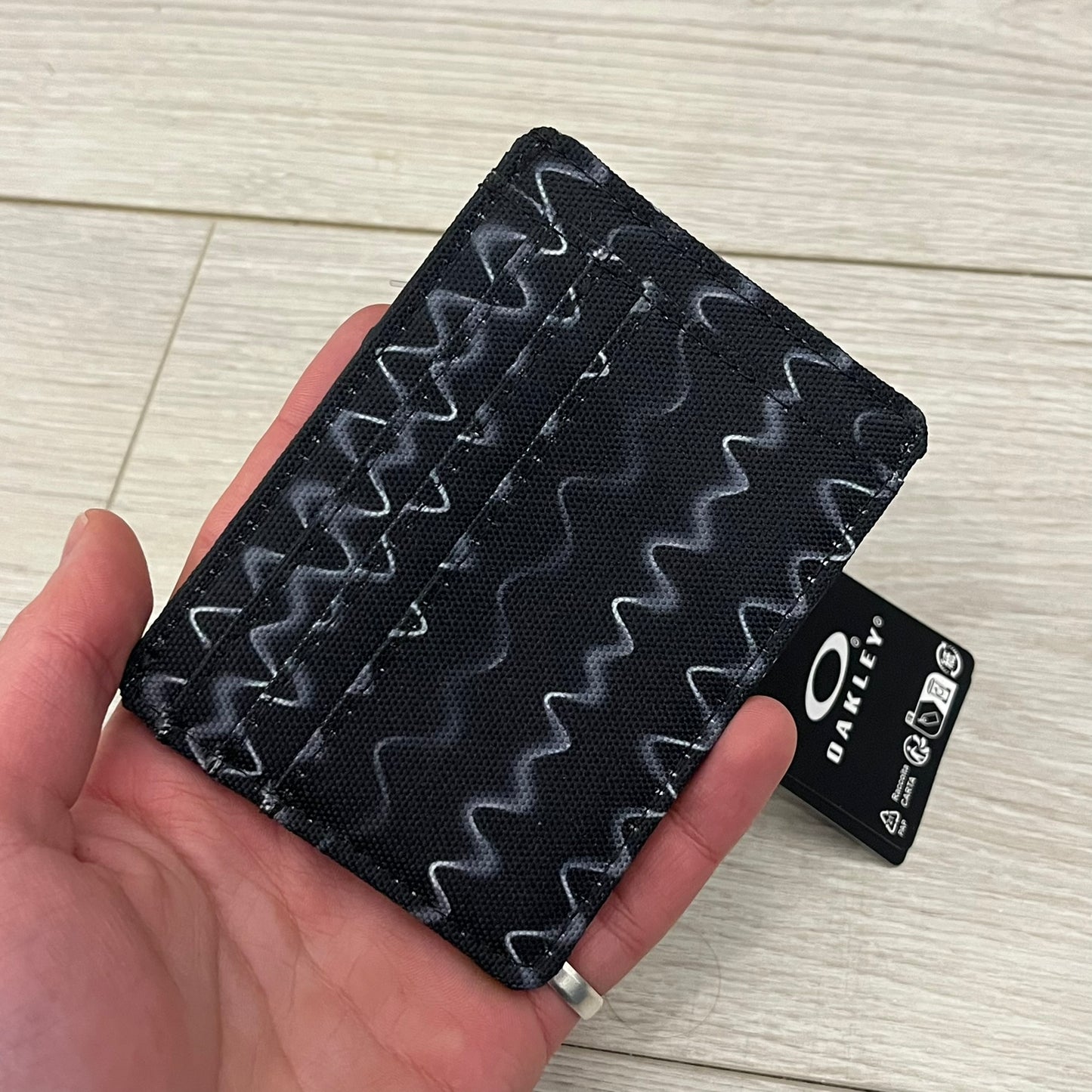 oakley ellipse cardholder