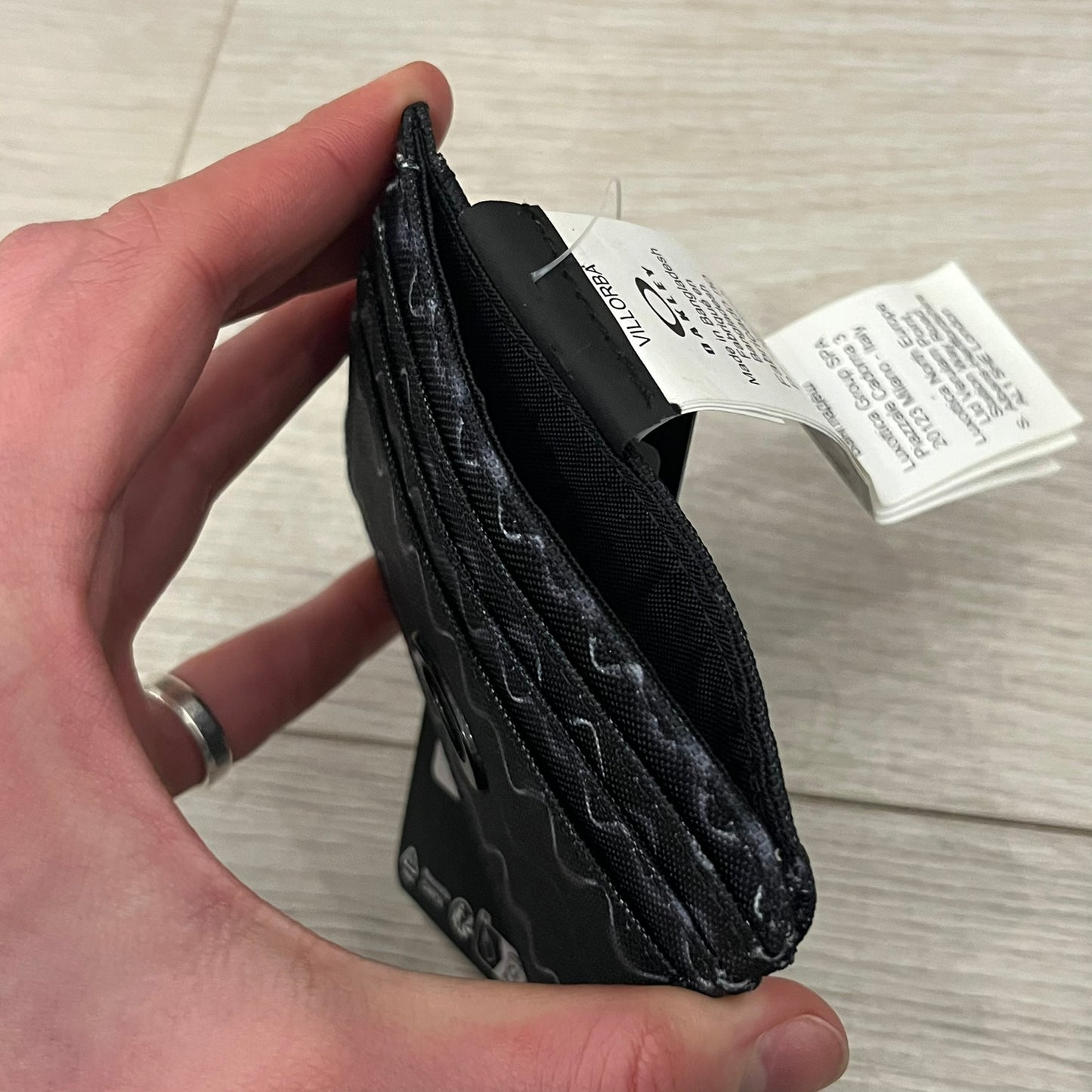 oakley ellipse cardholder