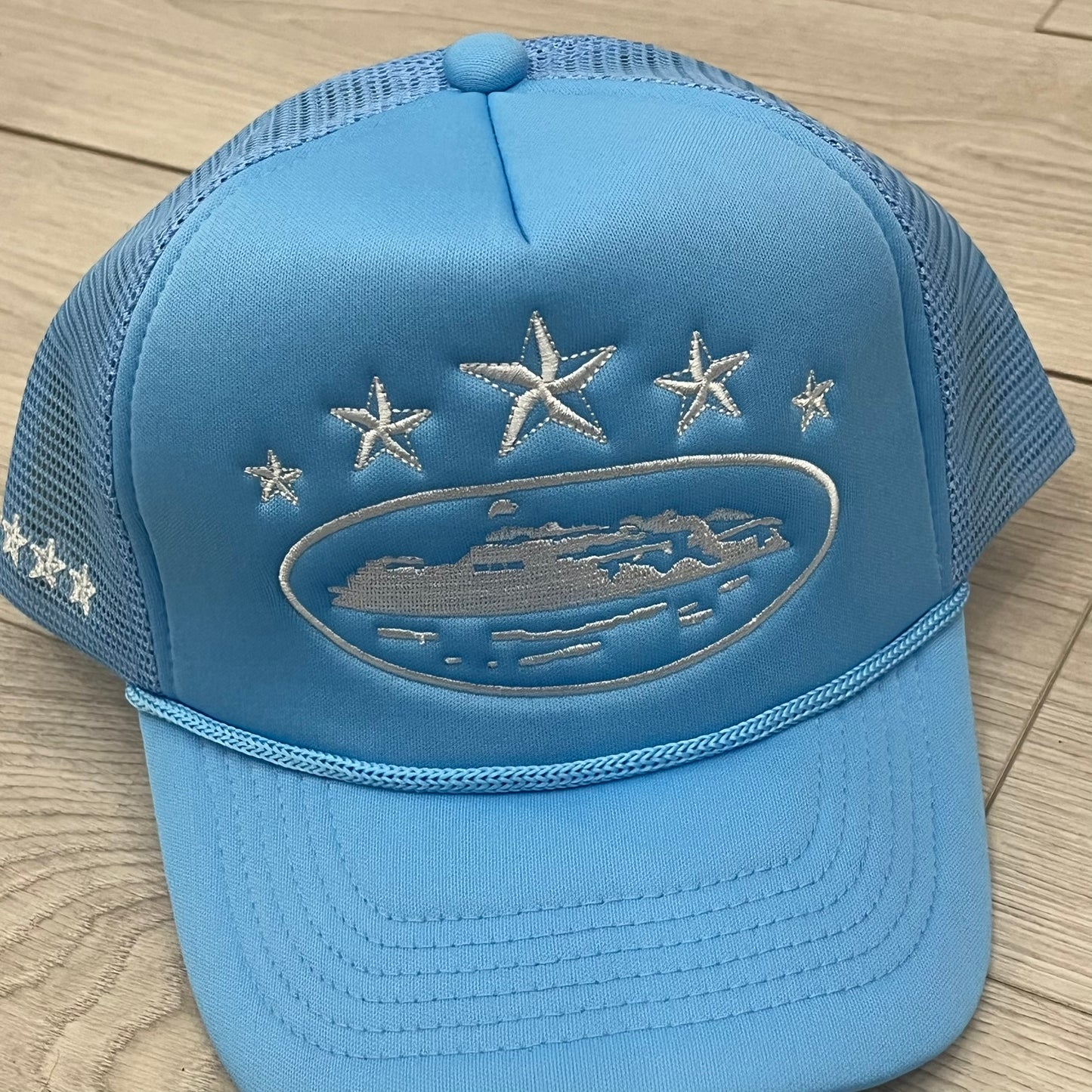 corteiz 5 starz alcatraz trucker baby blue