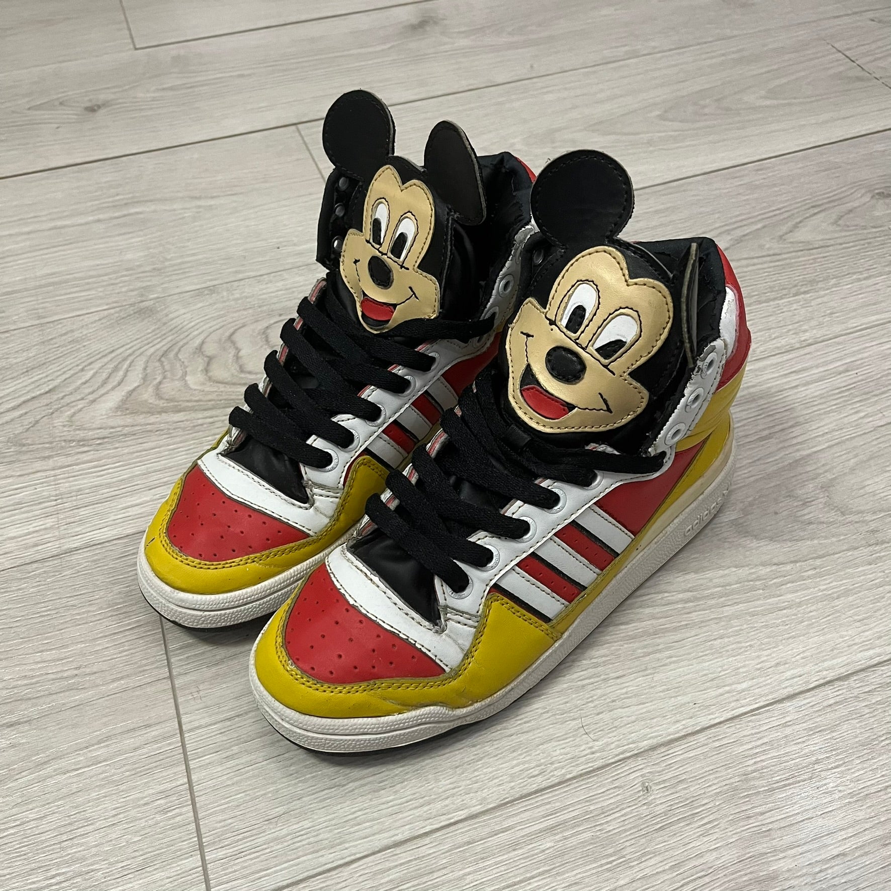 adidas jeremy scott mickey mouse disney hi-top sneakers – único13