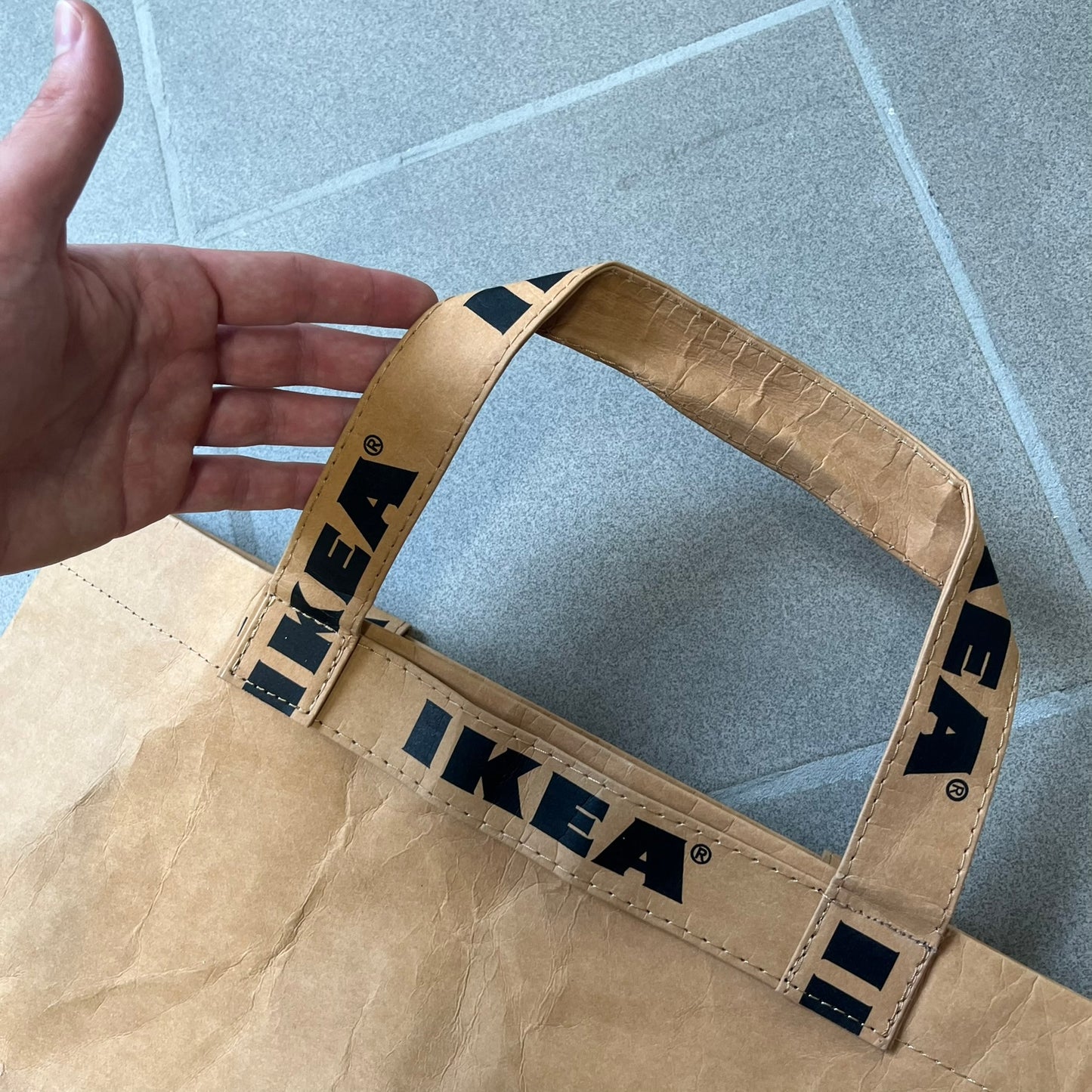 Ikea x Virgil Abloh Markerad "Sculpture" Carrier Bag from FW19 reimagines the iconic blue Frakta tote in reinforced brown paper. Embellished with Abloh’s signature quotation marks, the “SCULPTURE” print transforms a utilitarian object into conceptual design. A collectible symbol of functional art and everyday irony.