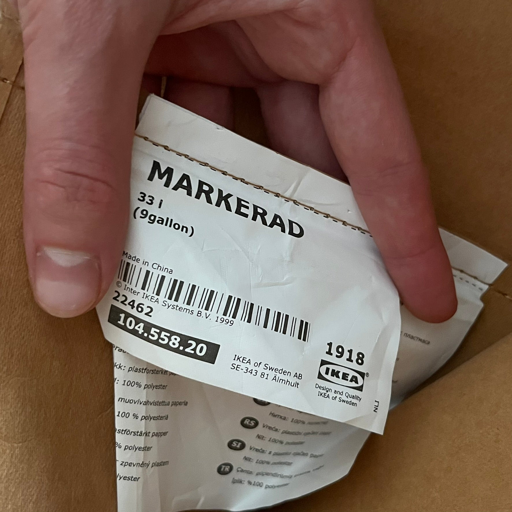 Ikea x Virgil Abloh Markerad "Sculpture" Carrier Bag from FW19 reimagines the iconic blue Frakta tote in reinforced brown paper. Embellished with Abloh’s signature quotation marks, the “SCULPTURE” print transforms a utilitarian object into conceptual design. A collectible symbol of functional art and everyday irony.