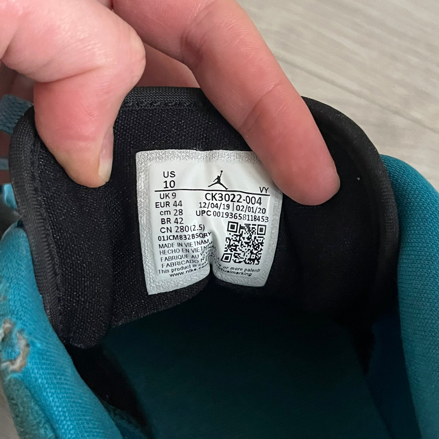 The Jordan 1 Low “Laser Blue” (CK3022-004) showcases a sharp mix of black, white, and vibrant blue tones. Constructed from premium suede and leather, it features the classic black Nike Swoosh and a contrasting Laser Blue outsole. Released in April 2020.