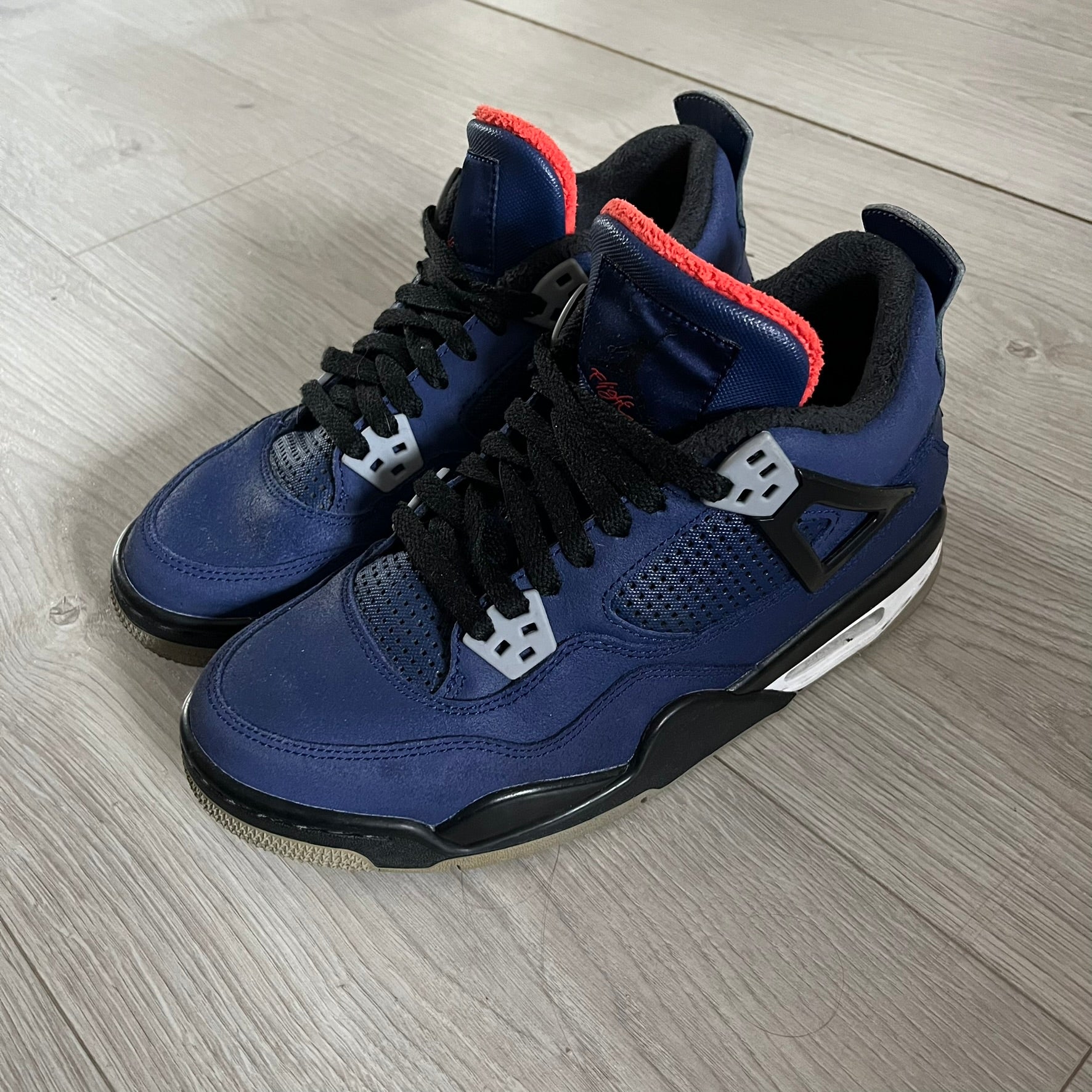 The Air Jordan 4 Retro Winterized “Loyal Blue” (CQ9745-401) reimagines the classic silhouette with a cold-weather upgrade. Crafted in premium Loyal Blue leather with rubberized panels and fleece-lined interiors for added warmth, it combines performance with rugged luxury. Released in December 2019, this model channels the look of the rare “Eminem Encore” 4s, making it a standout piece in the Jordan lineup.