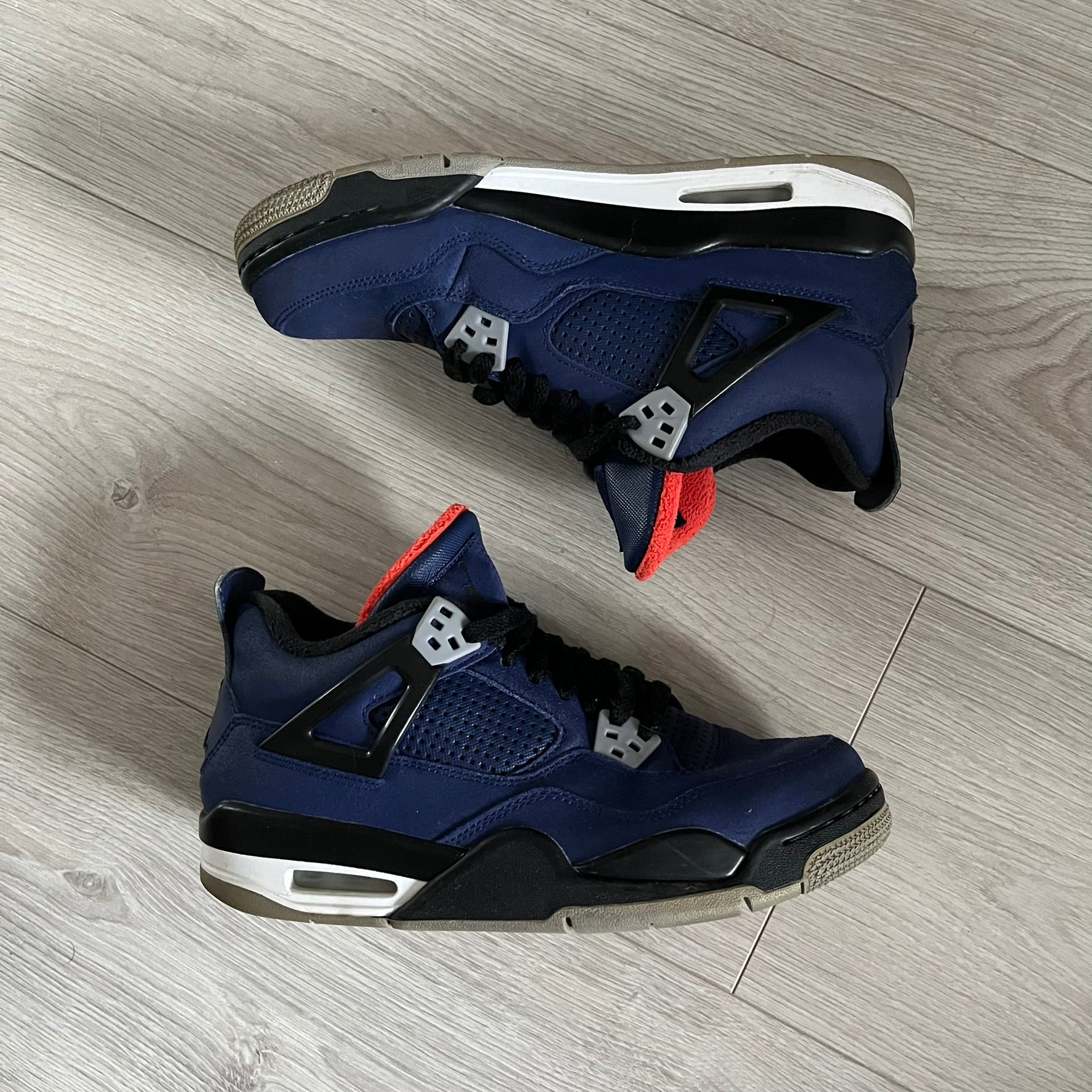 The Air Jordan 4 Retro Winterized “Loyal Blue” (CQ9745-401) reimagines the classic silhouette with a cold-weather upgrade. Crafted in premium Loyal Blue leather with rubberized panels and fleece-lined interiors for added warmth, it combines performance with rugged luxury. Released in December 2019, this model channels the look of the rare “Eminem Encore” 4s, making it a standout piece in the Jordan lineup.