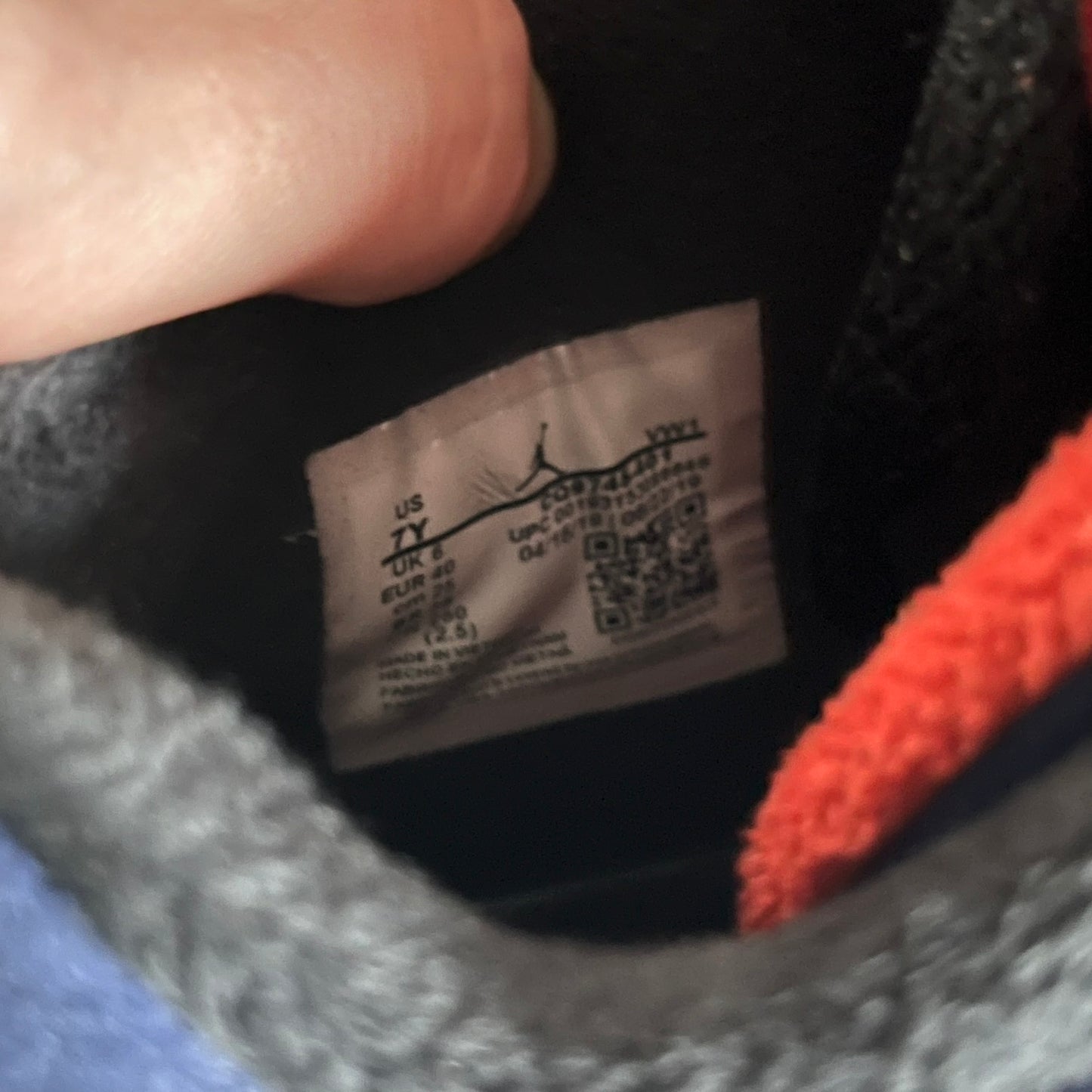 The Air Jordan 4 Retro Winterized “Loyal Blue” (CQ9745-401) reimagines the classic silhouette with a cold-weather upgrade. Crafted in premium Loyal Blue leather with rubberized panels and fleece-lined interiors for added warmth, it combines performance with rugged luxury. Released in December 2019, this model channels the look of the rare “Eminem Encore” 4s, making it a standout piece in the Jordan lineup.